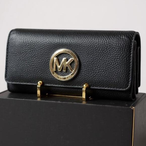 Michael Kors Fulton flap Continental black pebbled wallet | NWOT
￼ - Picture 1 of 11